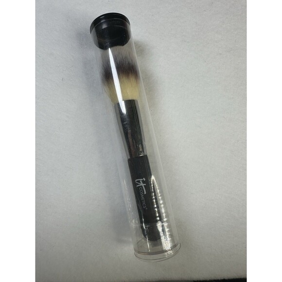 NEW IT Cosmetics Heavenly Luxe Wand Ball Powder‎ Brush No. 8! - Picture 4 of 5